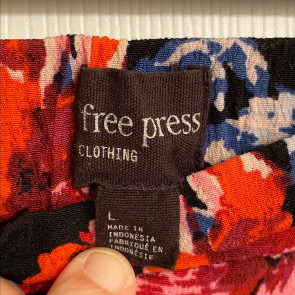 free press Red Floral Print Pants Pockets Elastic Waist Rayon Size Large - Picture 10 of 11